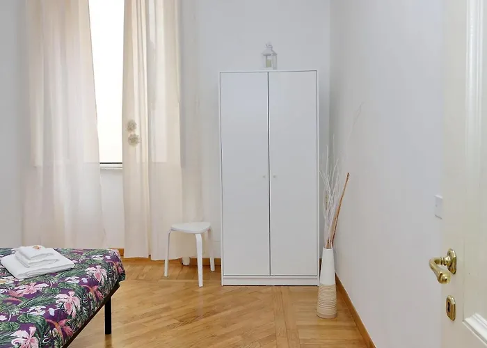 Apartment Sanctuary 32 *